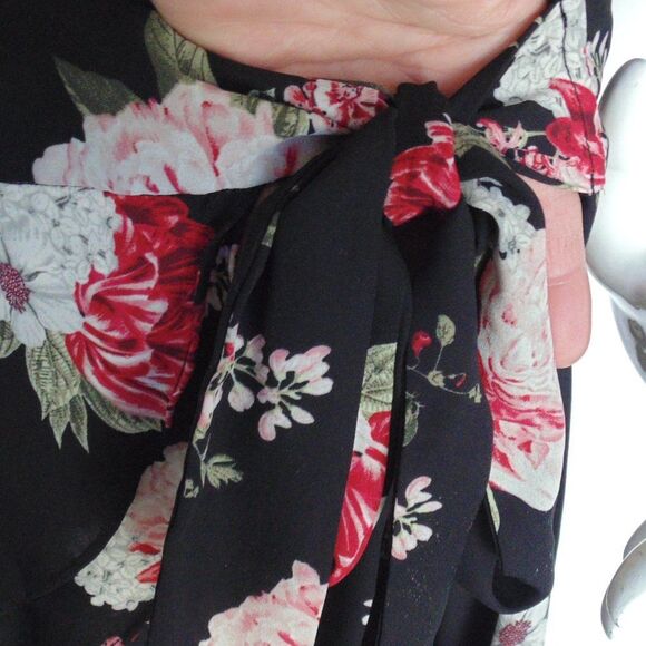 TORRID Wrap Top, 2/2X, Button/Tie, Black, Red floral, 3/4 sleeve, Poly/Washable - Picture 7 of 15